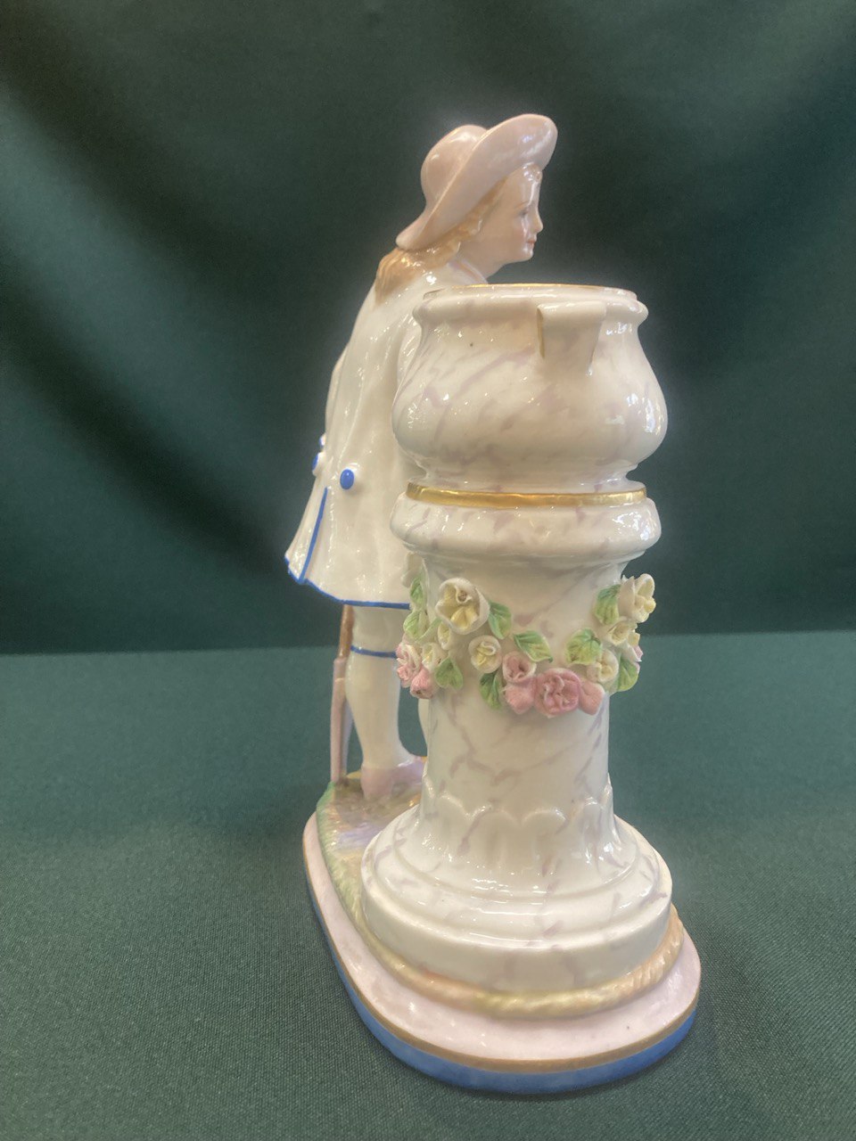 Фарфоровая фигурка, подсвечник. " Садовник". Франция. Лимож. 