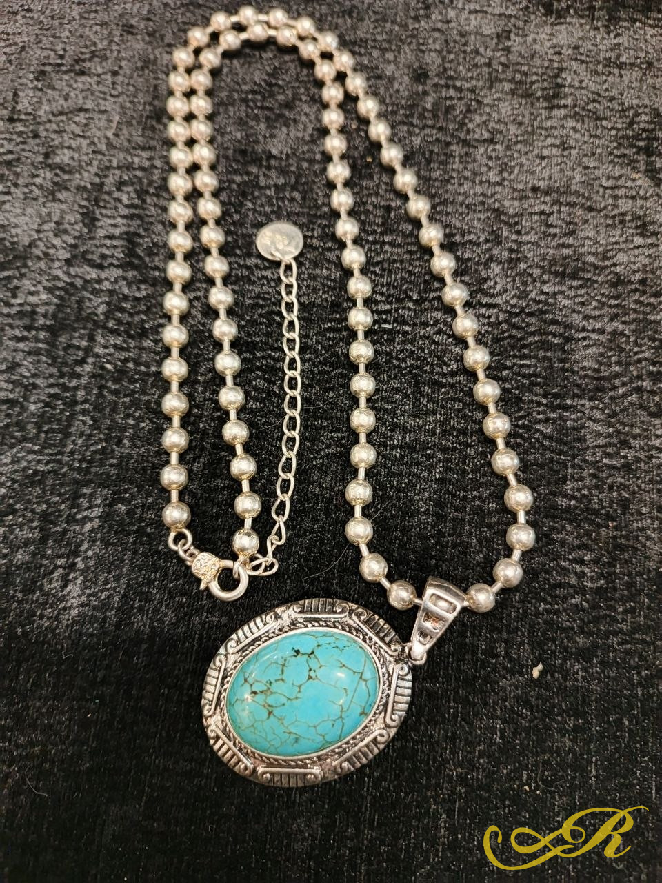   Серебрянное ожерелье с подвеской украшенное бирюзой. Богемный стиль