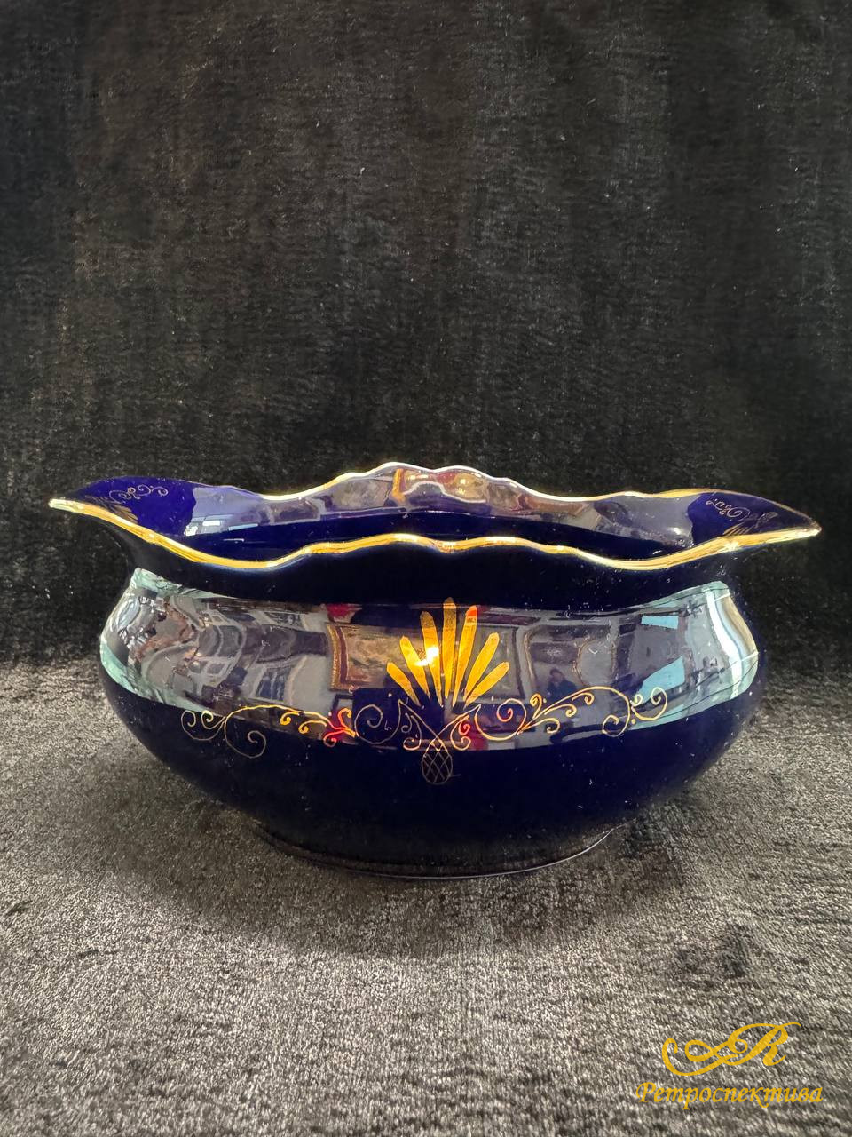 Фарфоровая конфетница, СССР Кисловодск. Кобальт, золочение. 