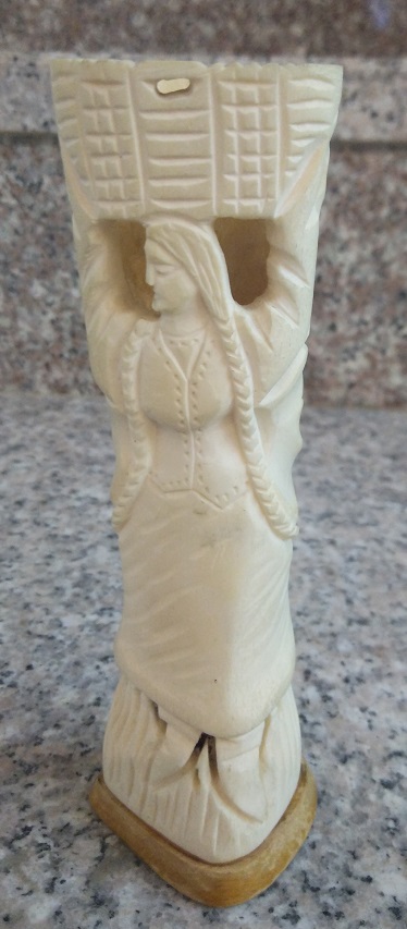 Вазочка из кости, сер. XX в.