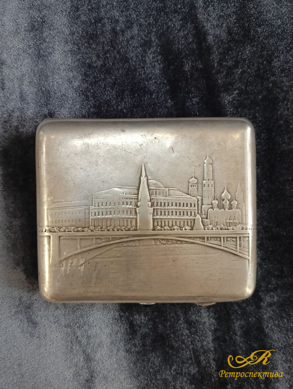 Серебряный портсигар «Московский Кремль». СССР. Серебро 875 пр, 197 гр, золочение, кабошон.