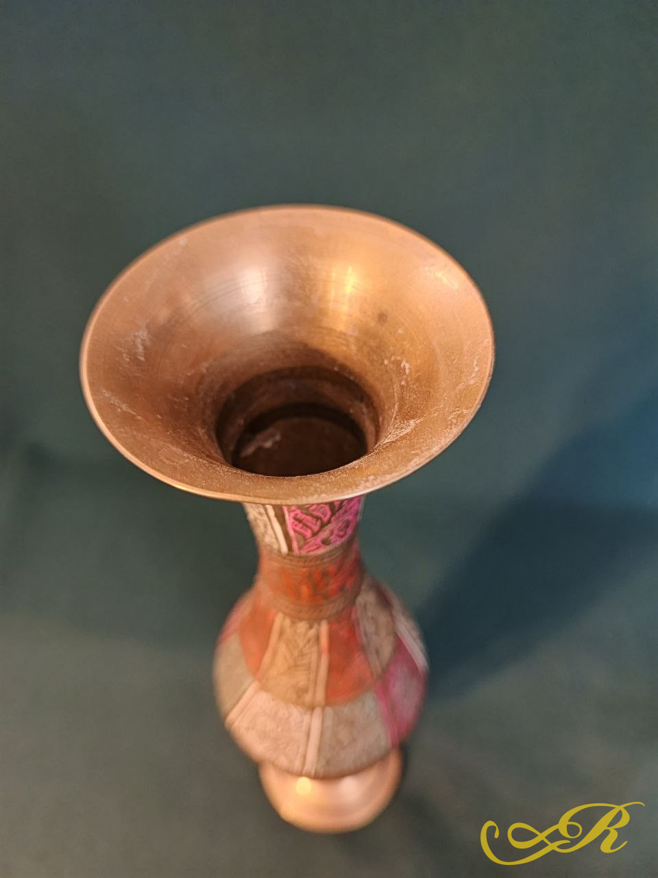  Винтажная Индийская  ваза из латуни с гравировкой и эмалью