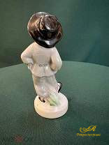 Фарфоровая фигурка " Латышский танец Земгале" автор Новоженец Л. Рижский фарфоровый завод.