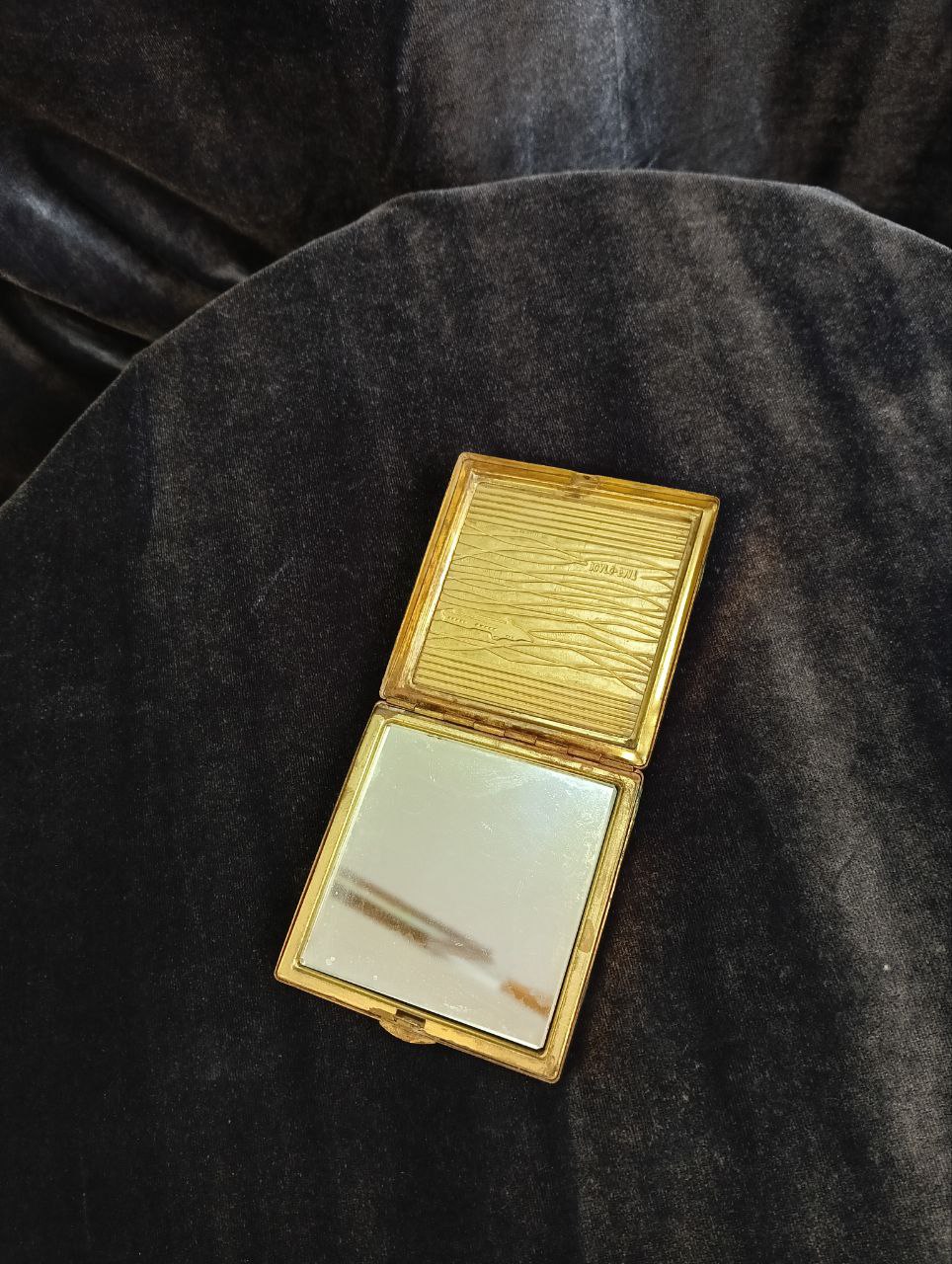 Пудреница с зеркалом, Волго-Балт, медь с золочением, 7*7 см