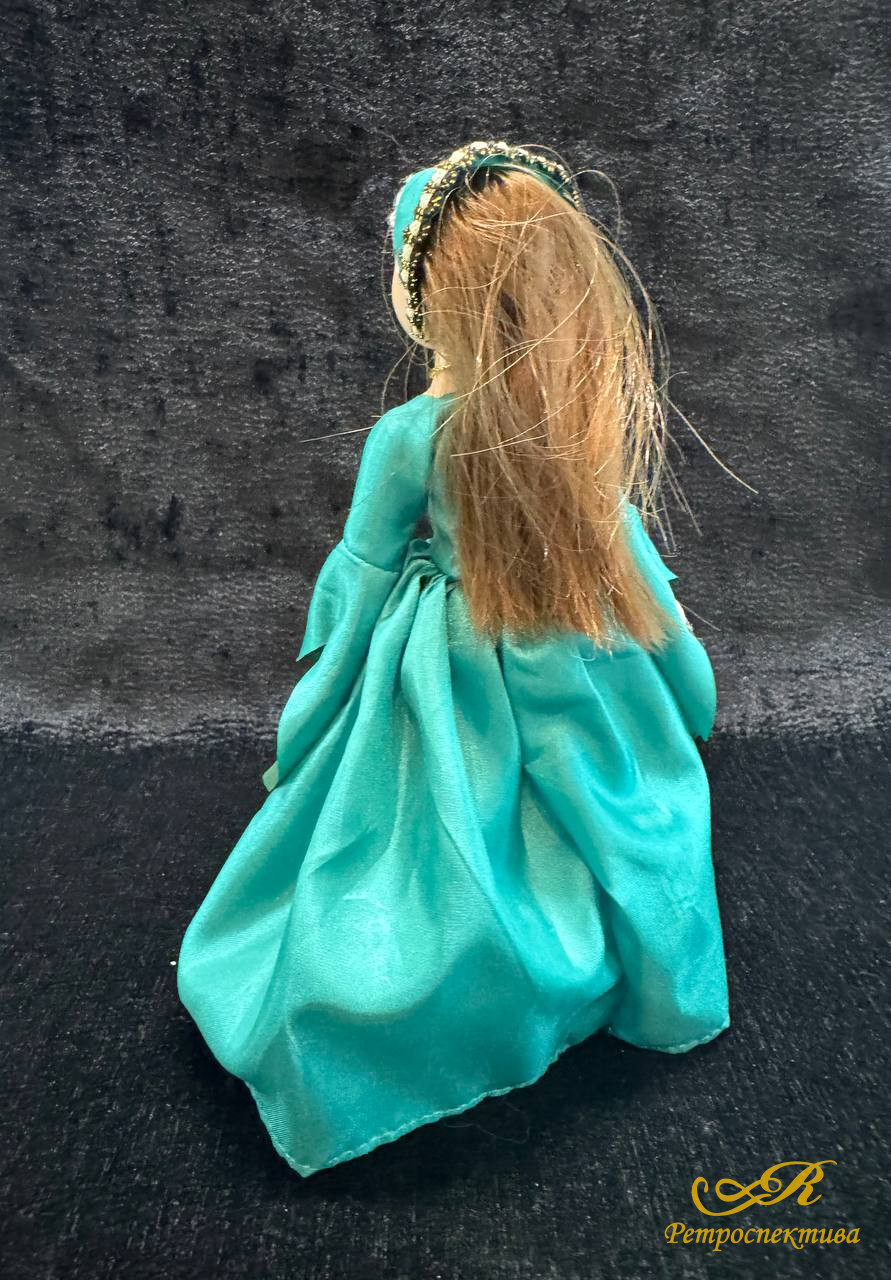 Фарфоровая интерьерная кукла в историческом костюме, 3 штуки