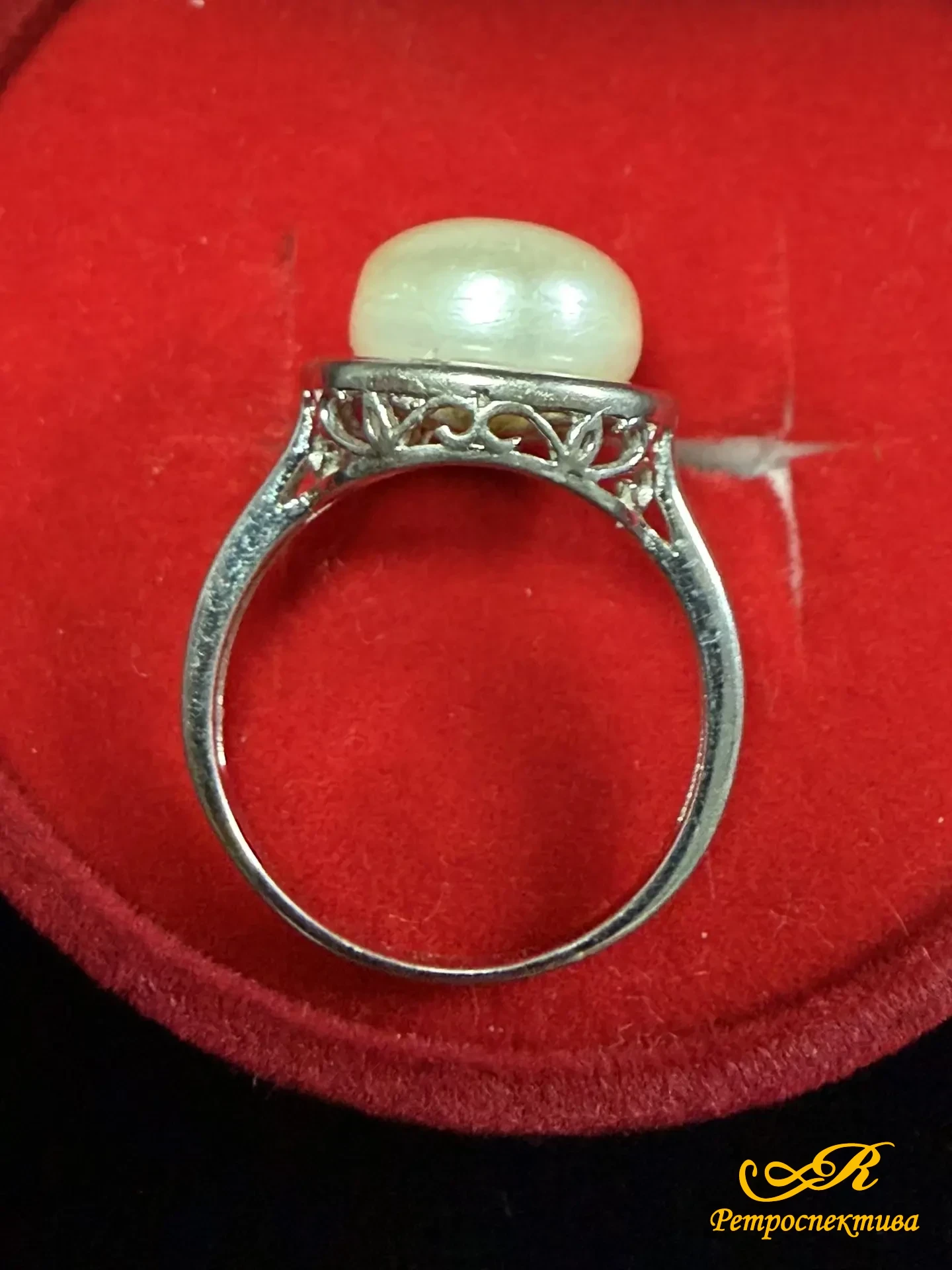Серебряное кольцо с жемчугом. 925 пр. 3,4 гр.