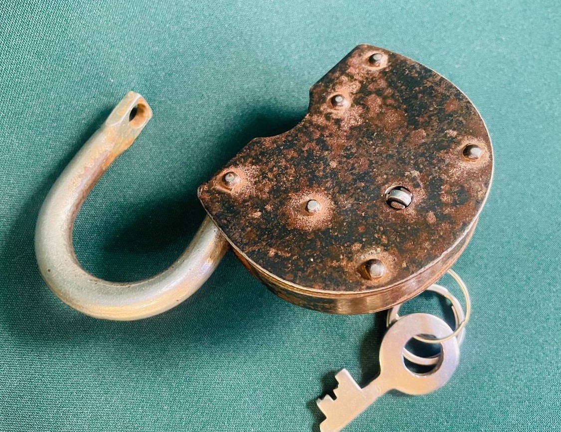 Замок хозяйственный, амбарный, железный,  СССР в комплекте с ключами