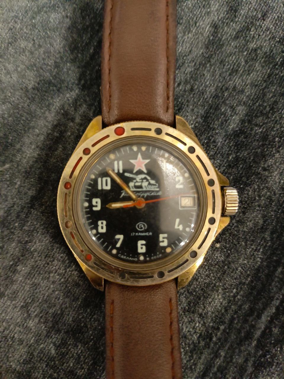 Часы наручные «Восток» водонепроницаемые. Браслет кожаный. Рабочие.