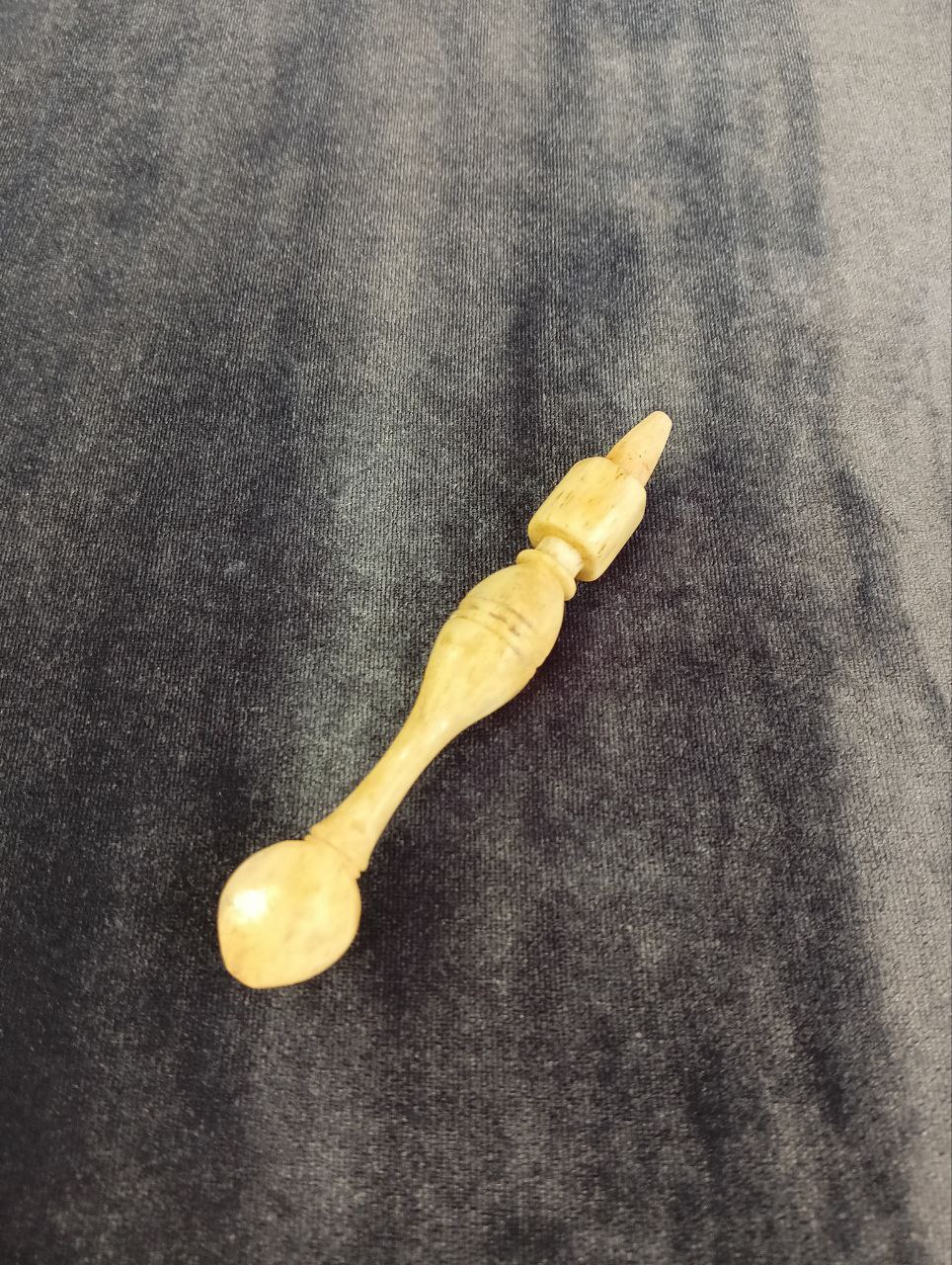 Фрагмент от веретена, кость, длина 10,5 см