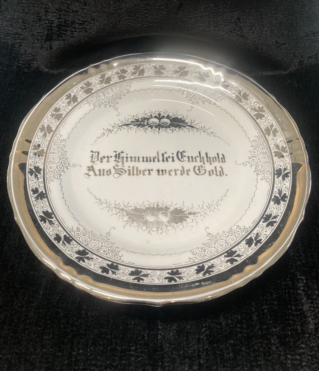 Фарфоровая тарелка «Серебро становится золотом», Германия, 20 в.