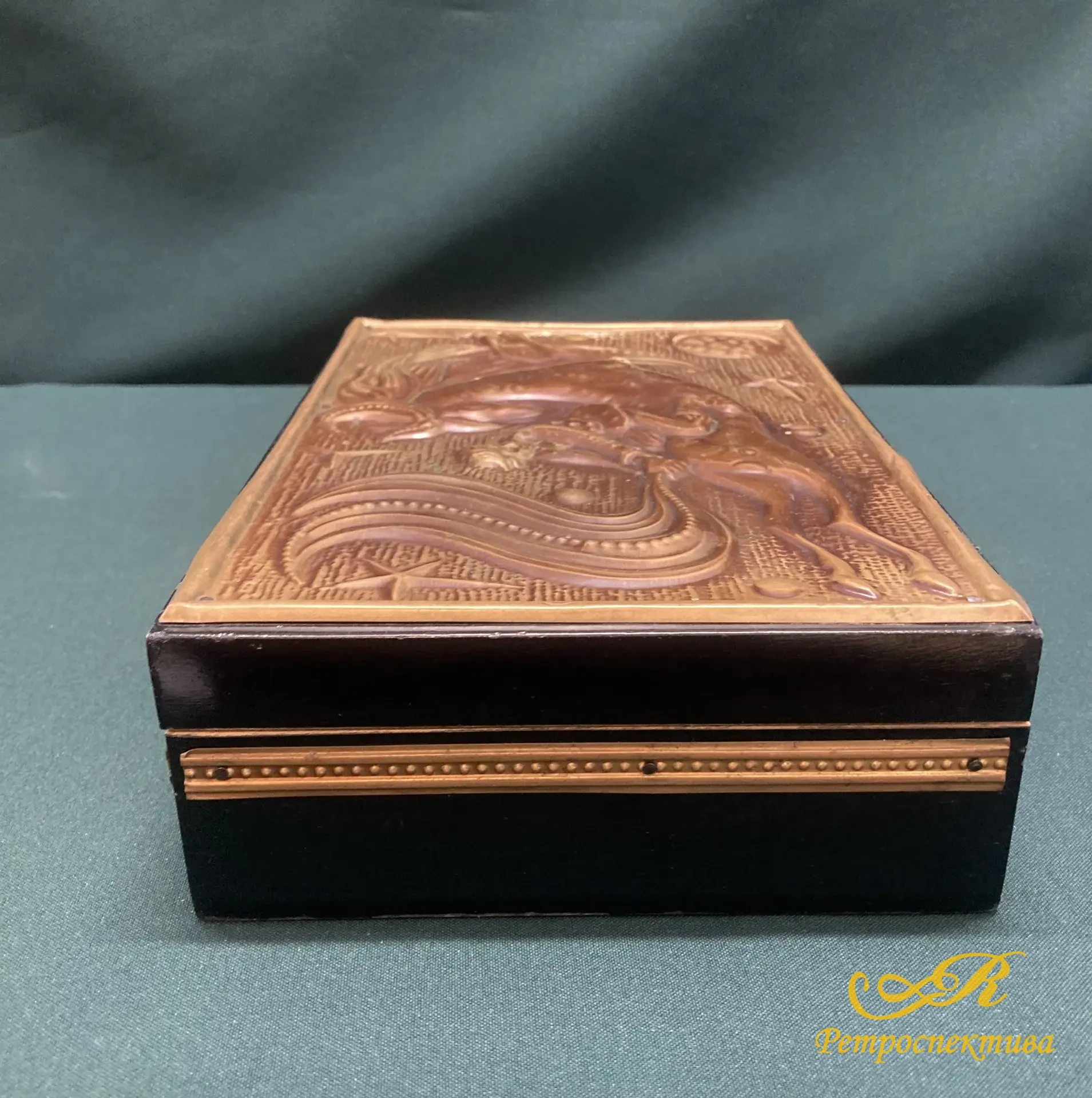  Шкатулка с чеканкой " Конек Горбунок". Дерево. СССР. Винтаж. 