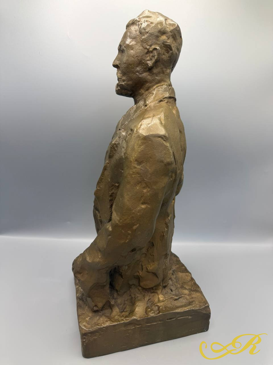 Музейная авторская работа «Дэрдменд», Баки Урманче (1897–1990),бронза. Высота с основанием 40 см.