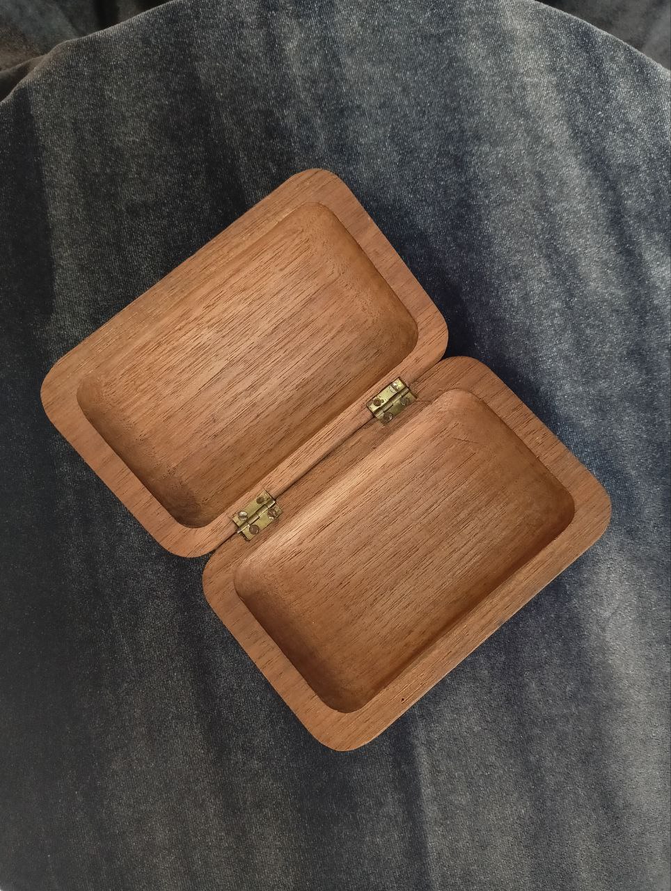 Шкатулка деревянная с резьбой, сигаретница (табакерка) 11*7 см