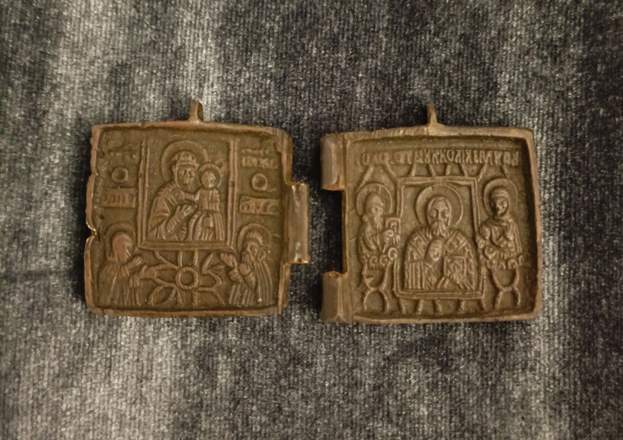 Солдатский складень. Медь. XIX век.Размер 3х3см