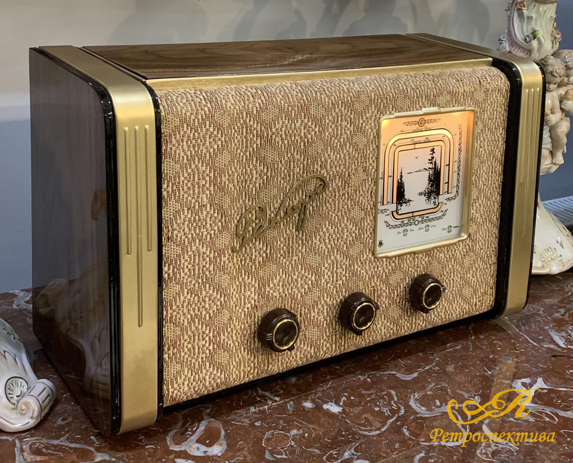 Радиоприемник ламповый 1953 год, Иркутский завод. Имеет встроенный Bluetooth.