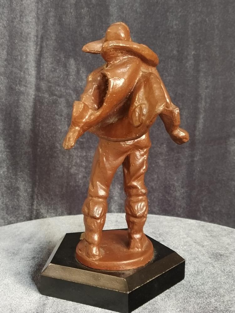 Статуэтка «Стратонавт» , чугун, высота 18.5 см