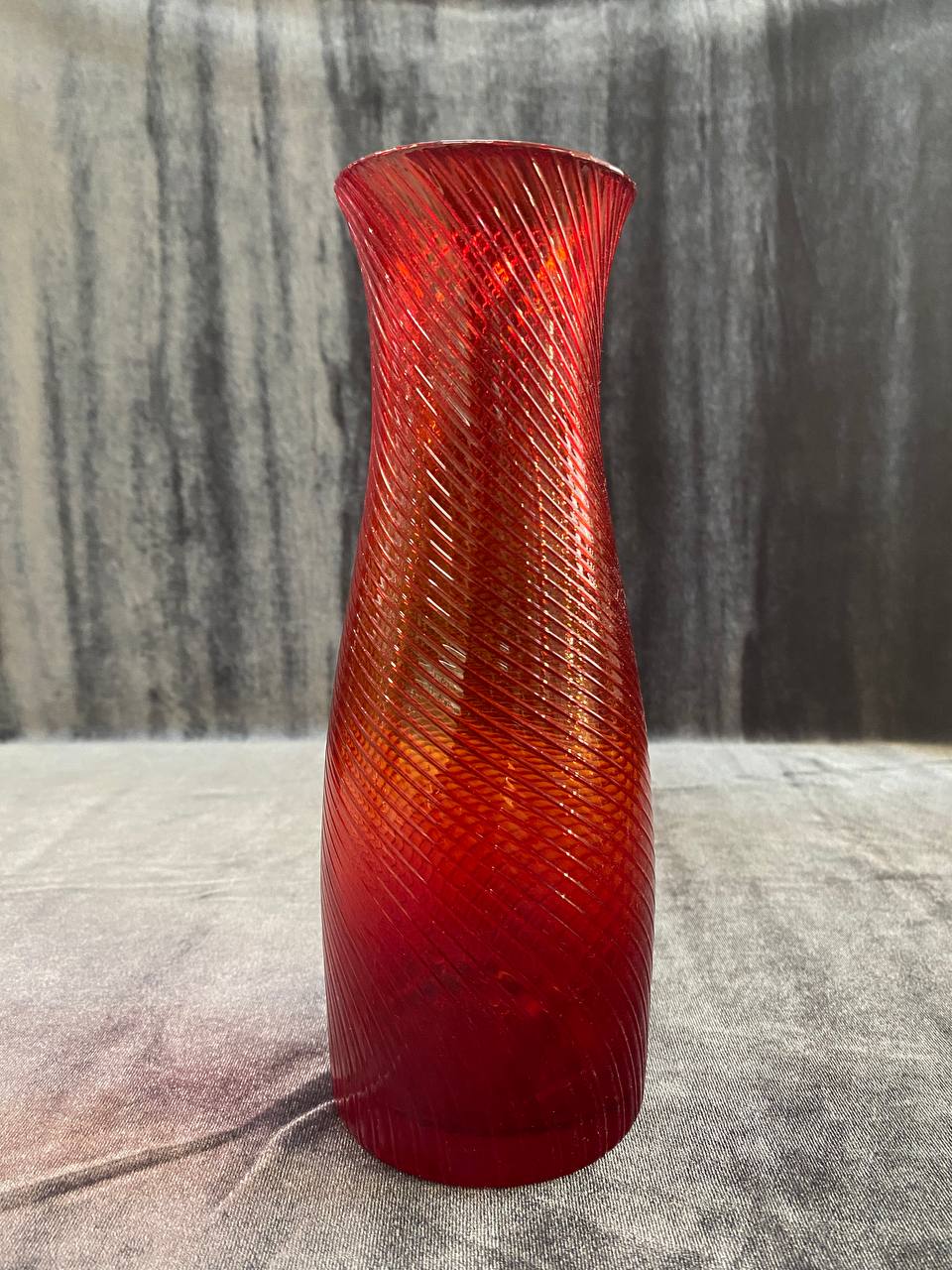Ваза рельефная СССР рубиновое стекло
