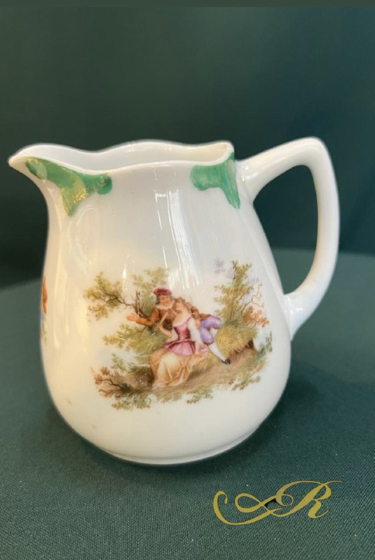 Фарфоровый молочник фабрика Гарднер Москва до 1917 года.