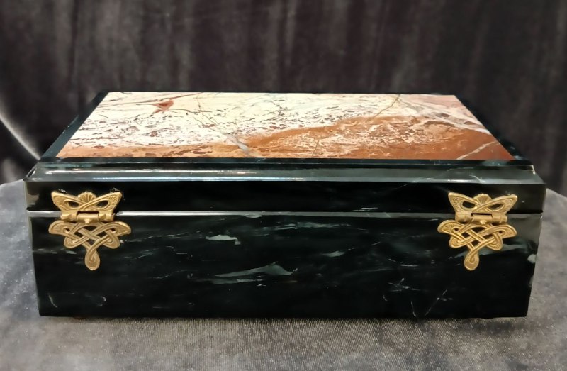 Шкатулка с выборками яшма (мулдакай + ташбулатовская) .