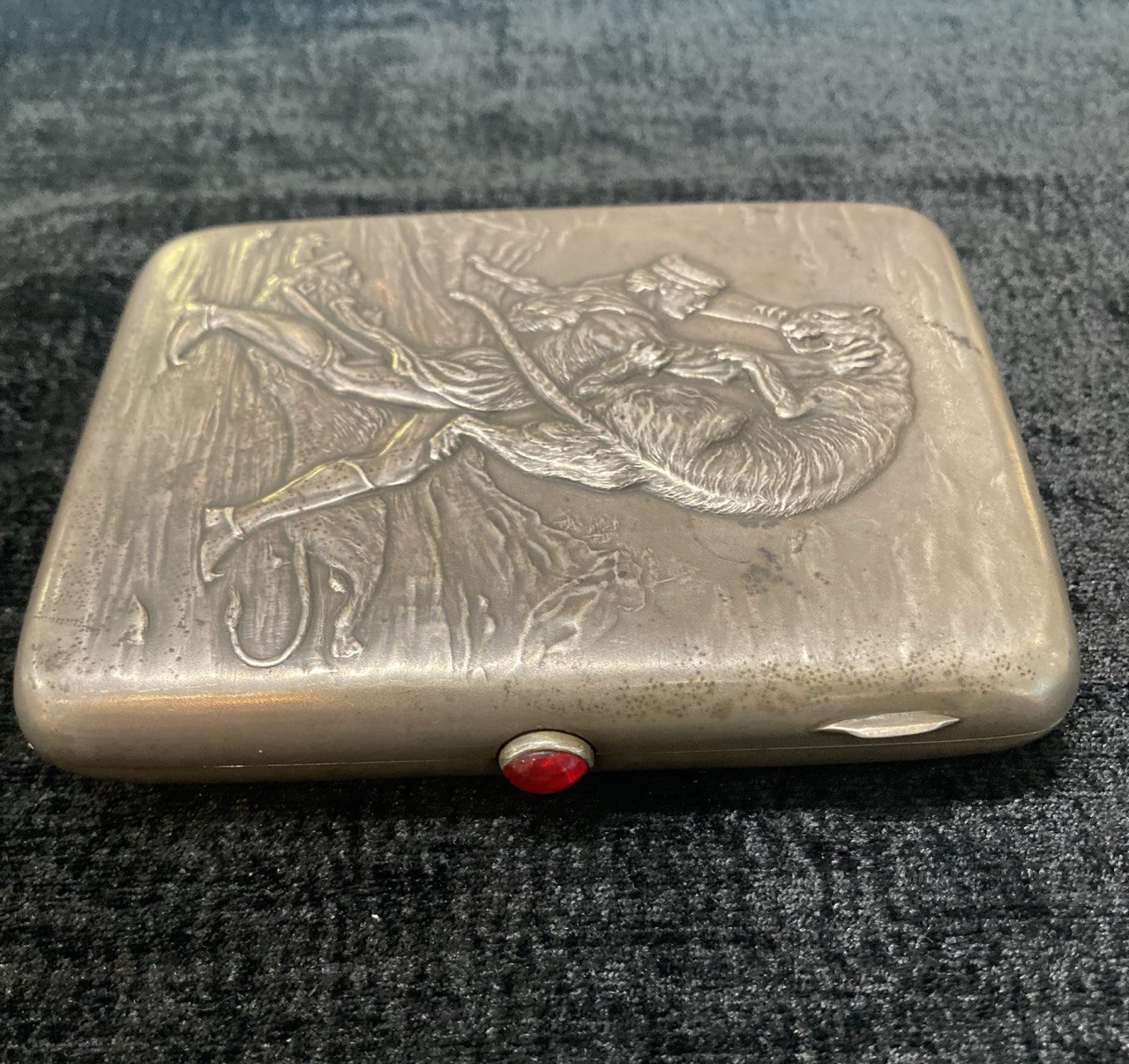 Портсигар серебряный.