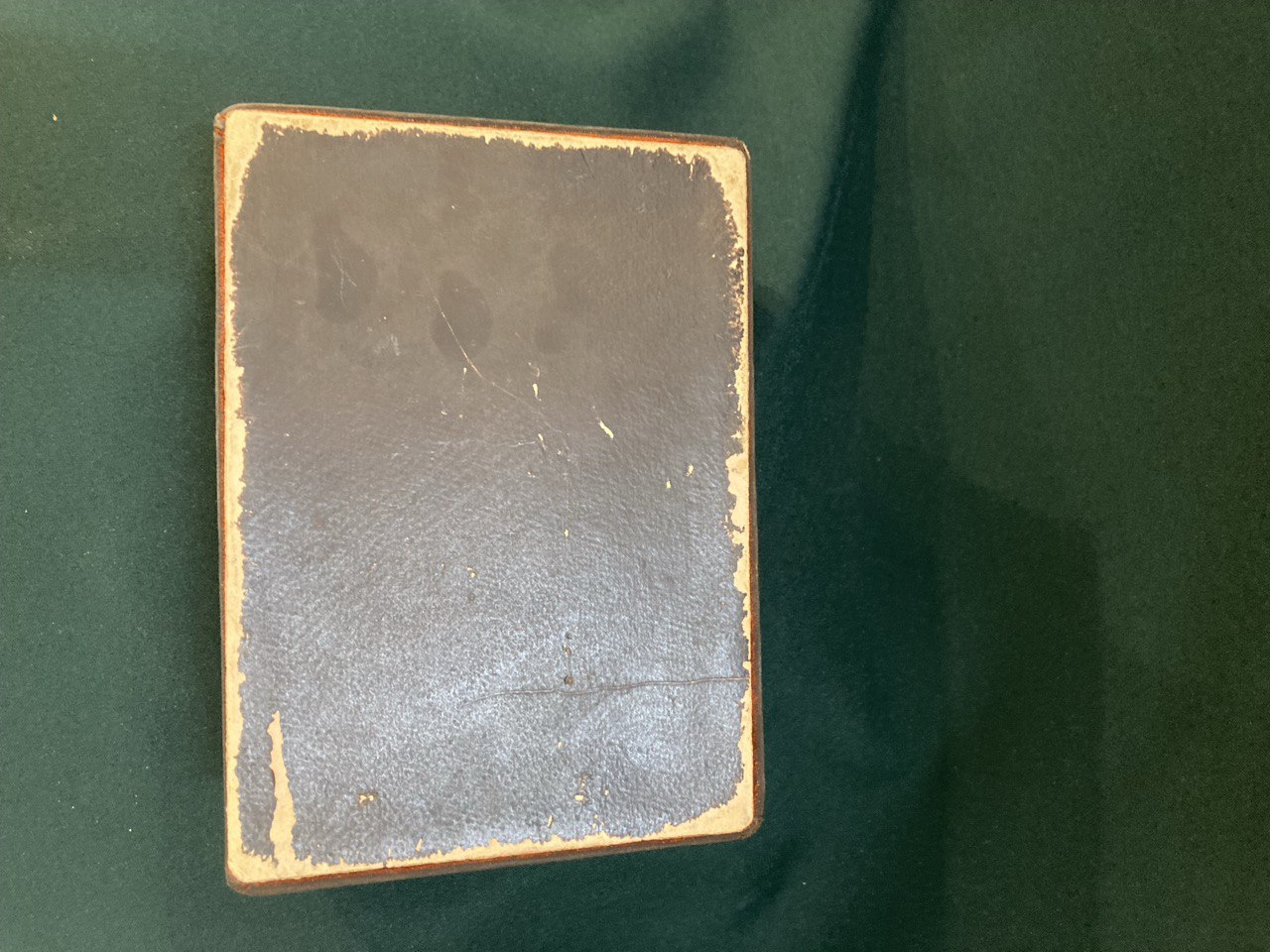 Шкатулка XIX в. Картон,бархат, медь с посеребрением, шелк.