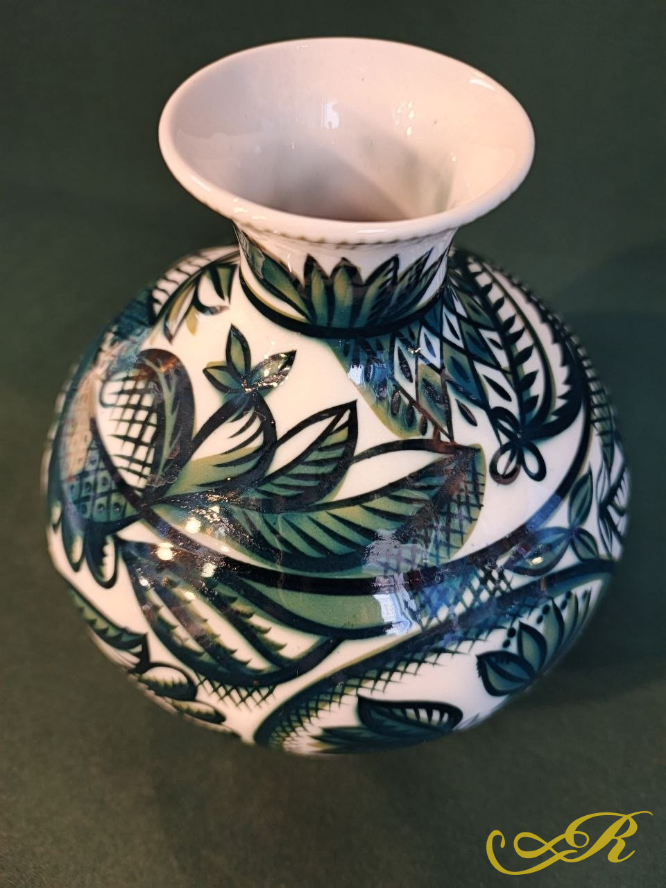  Ваза с растительным орнаментом, зелёная, фарфор роспись ЛФЗ(1960-1970)г  художник В.М. Городецкий СССР.