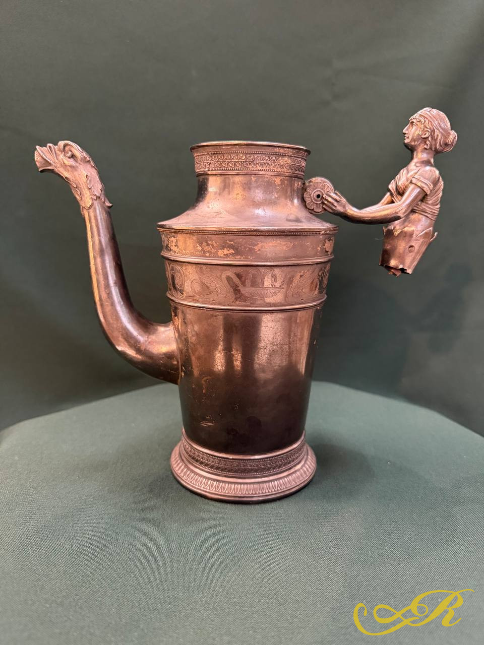 Чайник модерн. Серебро 950 пр. Франция 1809-1819 гг. Вес -865 гр. В-21,5 см. Ш-23,5 см.Внутри золочение,штихель. Костяная ручка утрачена. Состояние на фото.