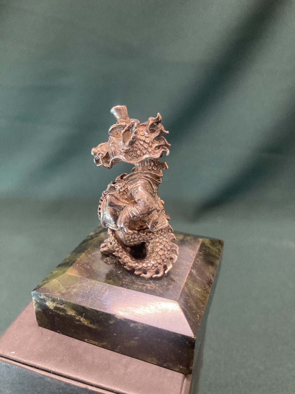 Сувенир «Дракон» серебро 925 пр. 63,14 гр. общ.вес 200 гр.