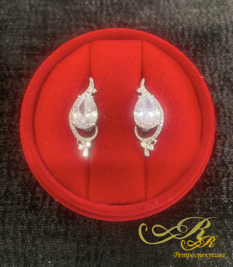 Серебряные серьги с горным хрусталем. Серебро 925 пр. 6 гр.