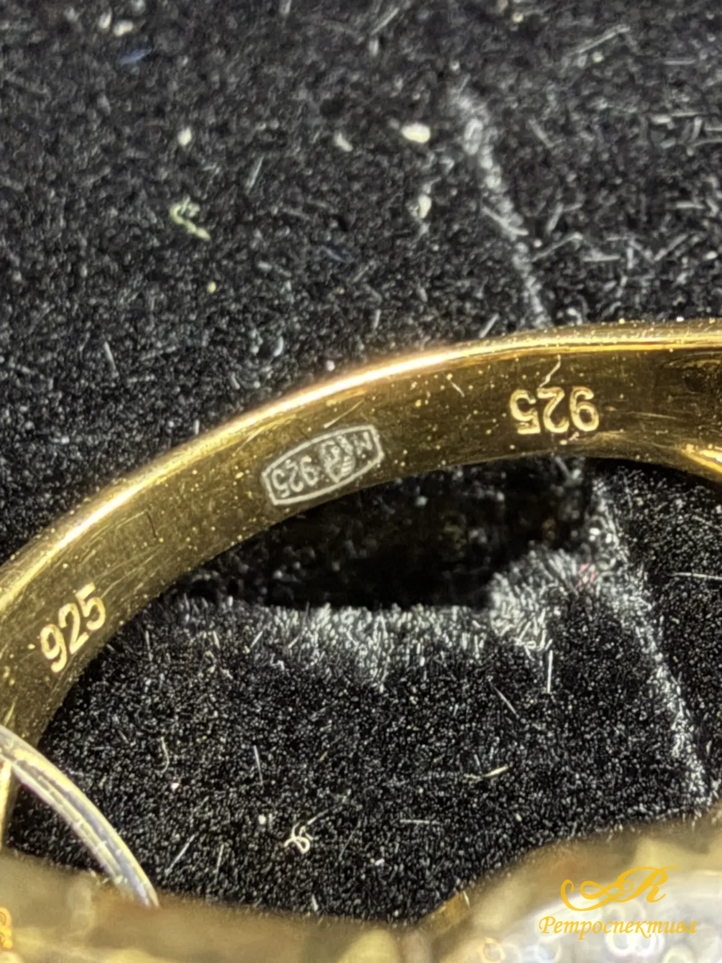 Серебряное кольцо 925 пр.3,12 гр. Вставка: Изумруды, сапфиры, рубины, муассаниты.