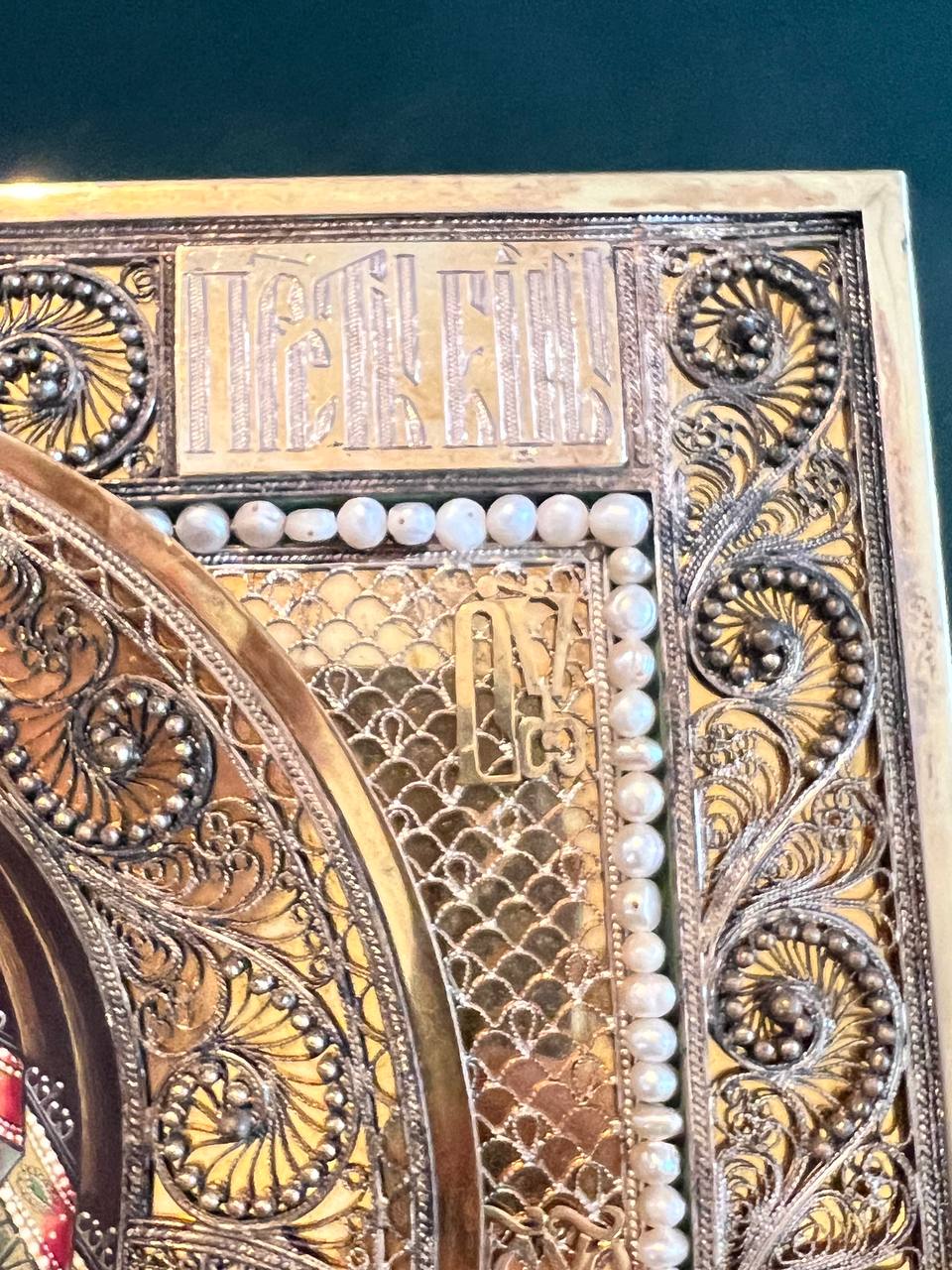 Икона в серебряном окладе Казанской  Пресвятой  Богородицы..