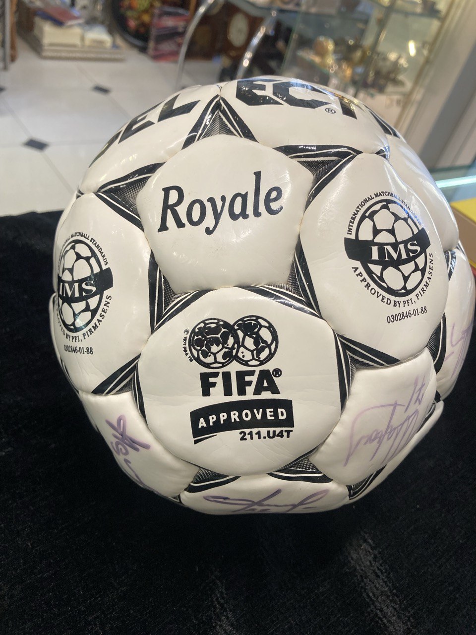 Мяч футбольный  белый, команда Рубин, автографы игроков