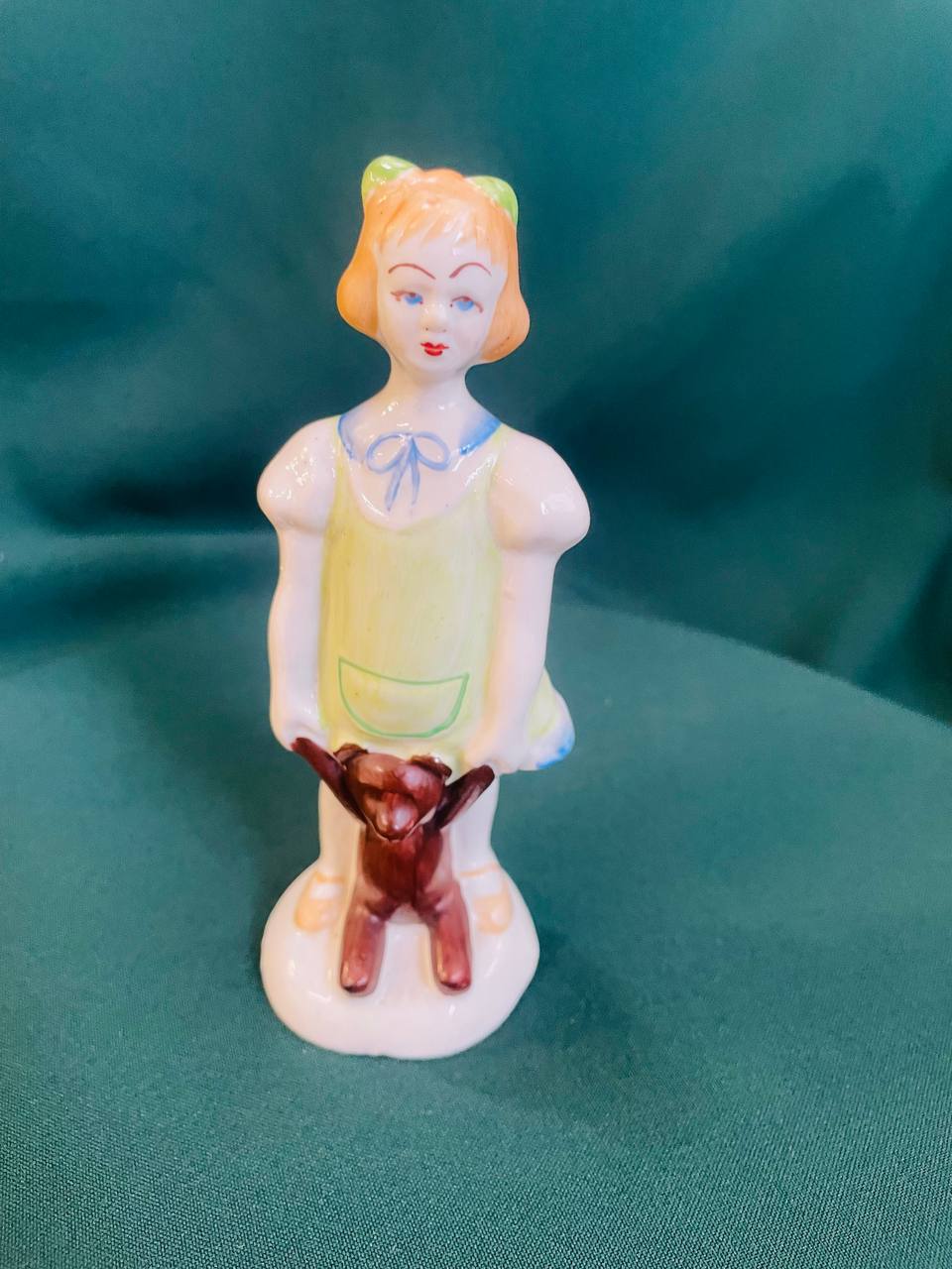 Статуэтка фарфоровая "Девочка с мишкой" Полонский