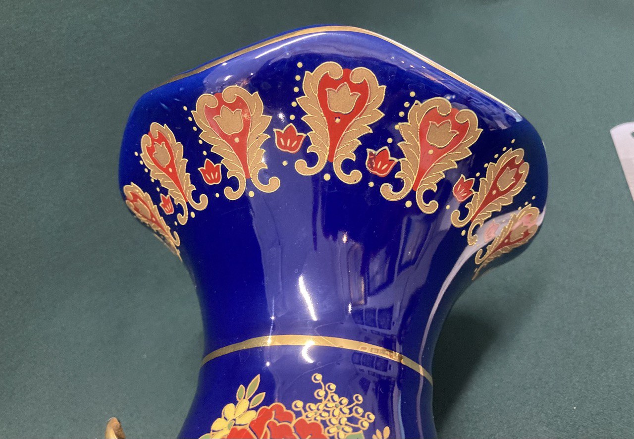 Ваза китайская. Высота 44 см см.