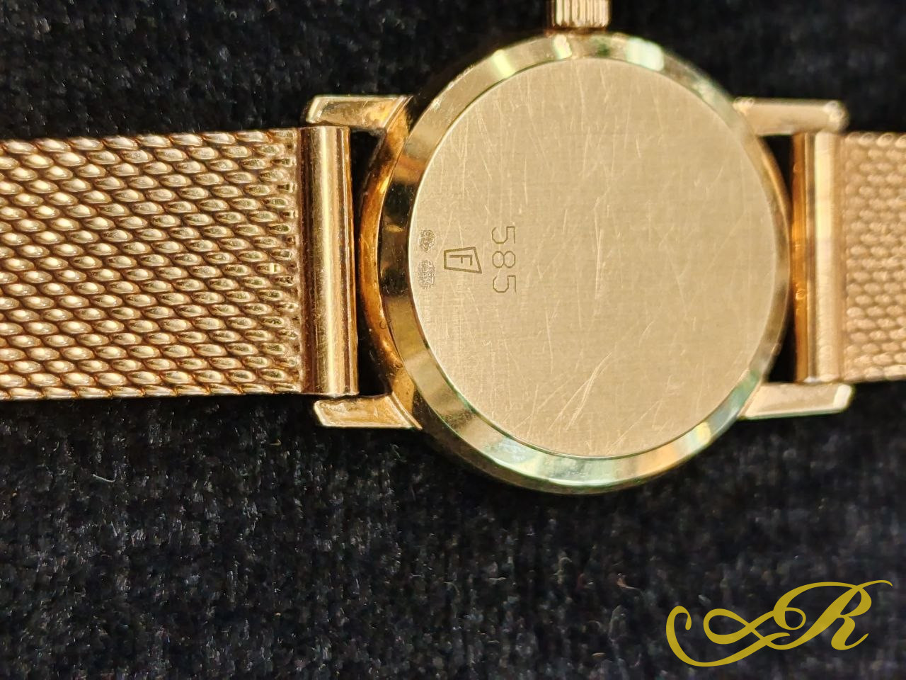 Часы золотые швейцарские "Candino" Винтаж . 585 пробы. Вес 35,6 гр. длина 19 см.