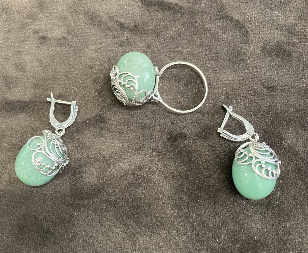 Комплект с нефритом. Мельхиор, скань.