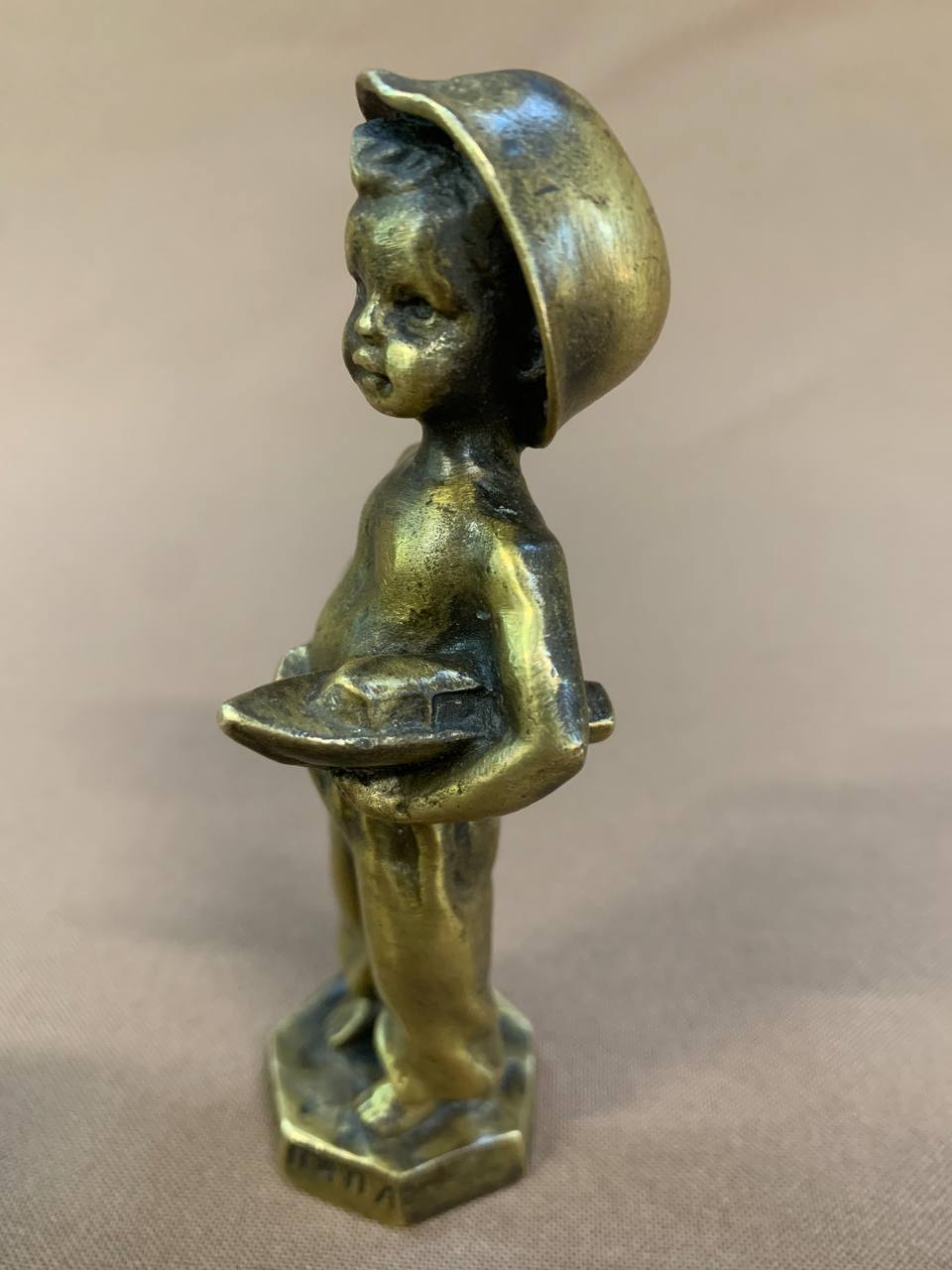 Бронзовая статуэтка "Буду как папа", высота 11 см