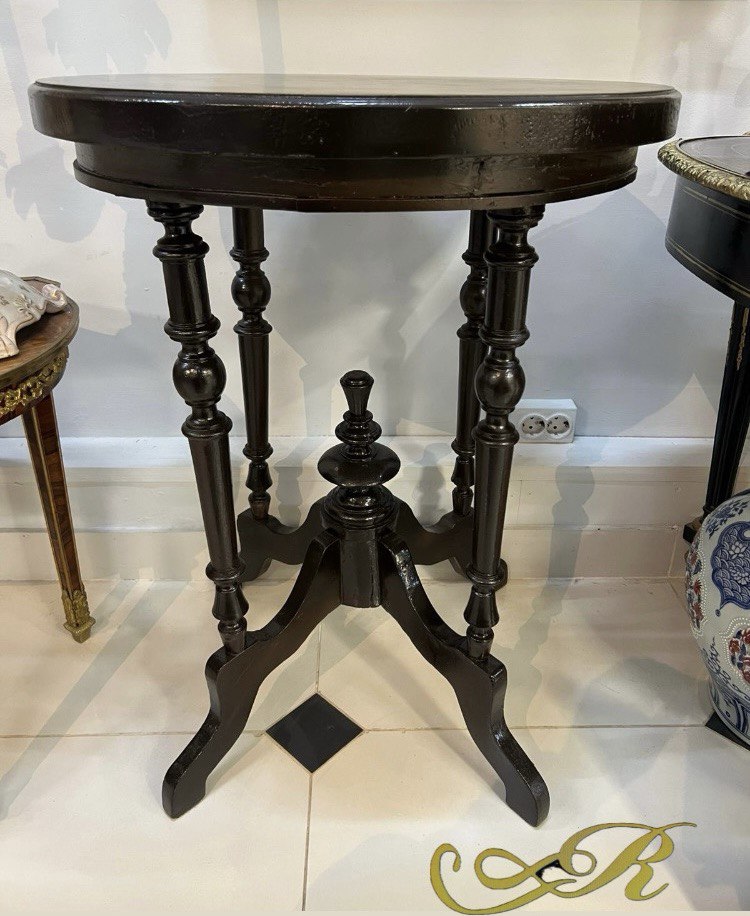 Стол круглый, деревянный.  Россия XIX - XX в.