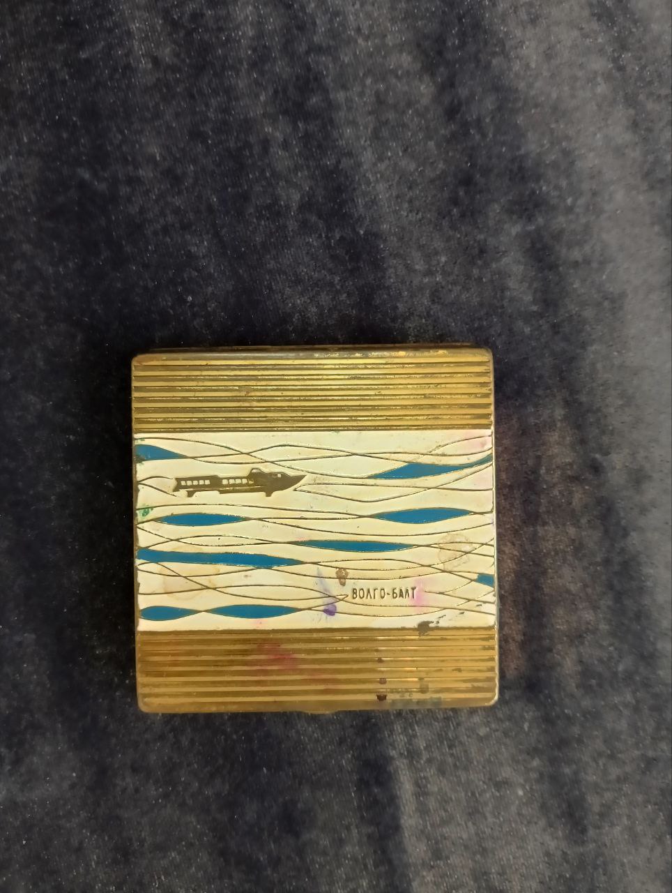 Пудреница с зеркалом, Волго-Балт, медь с золочением, 7*7 см