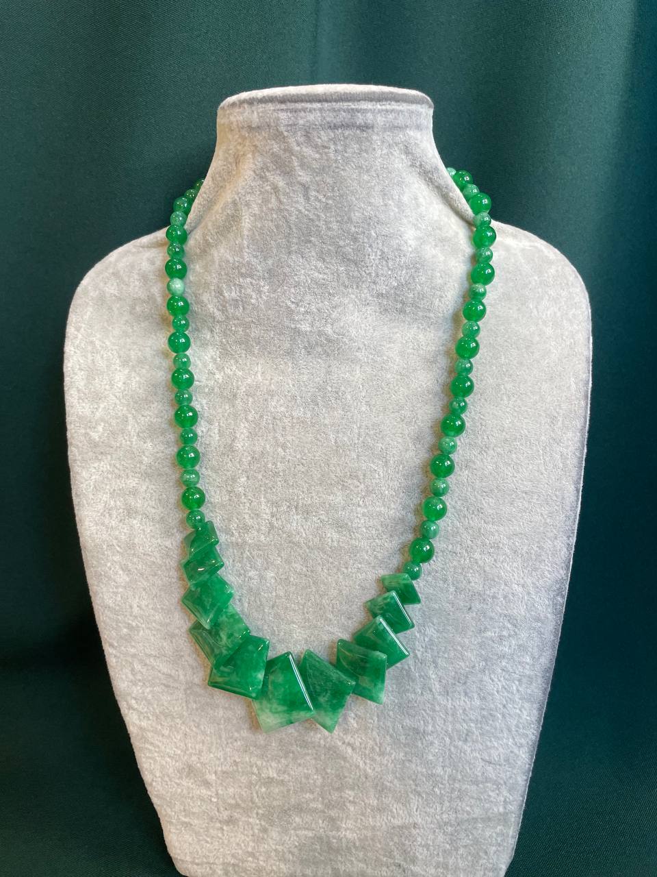 Бусы зеленые