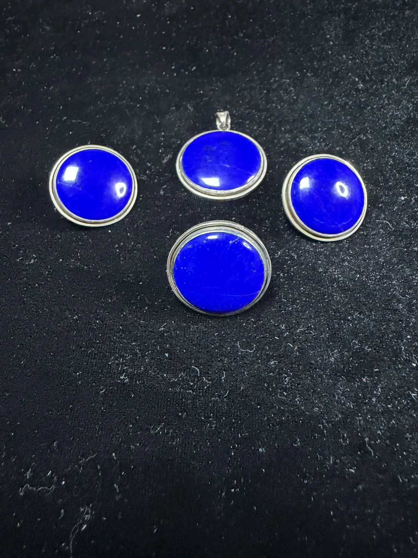  Серебряные комплект : серьги, кольцо, подвеска. Серебро 925 пр. Лазурит.  Вес изделия :42,98 гр. 