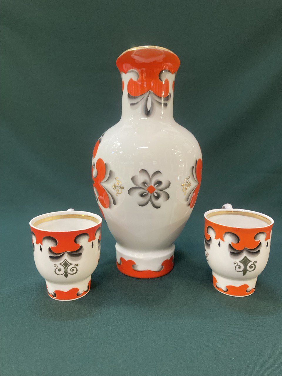 Кувшин с двумя бокалами. Туймазы.