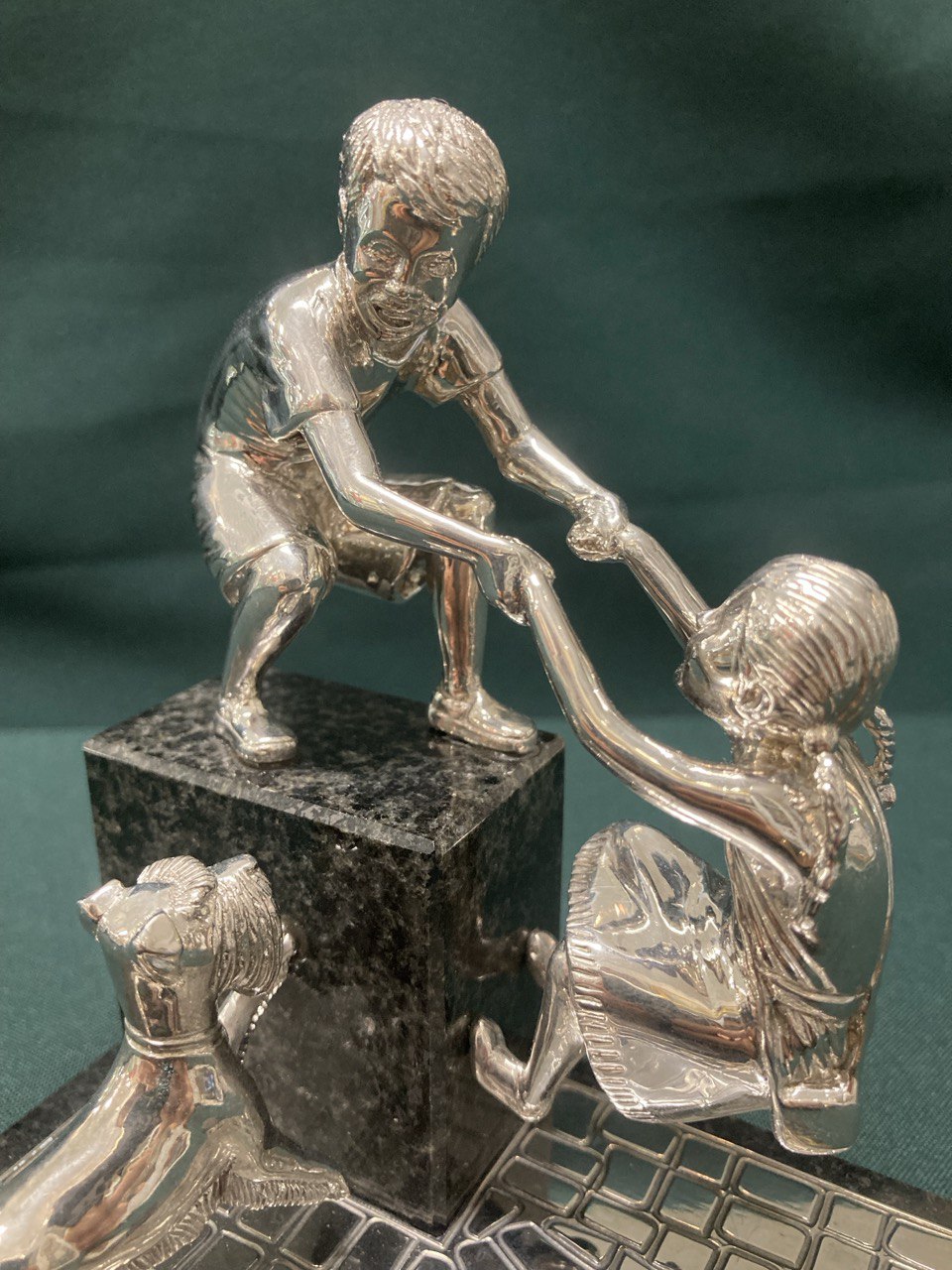 Скульптура «Доверие»  серебро 925 пр. 479,52 гр.