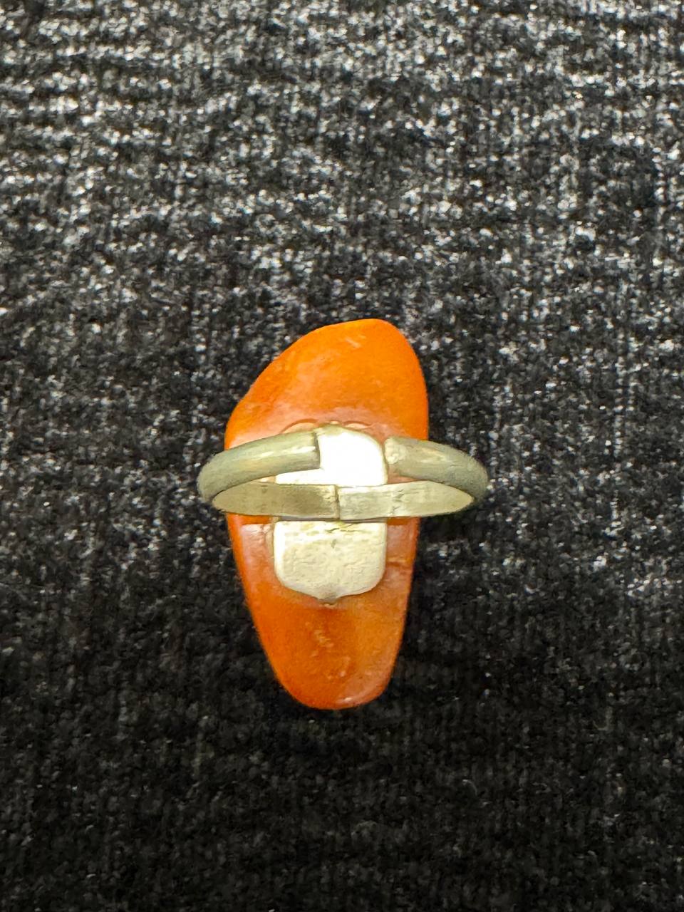 Кольцо с янтарем