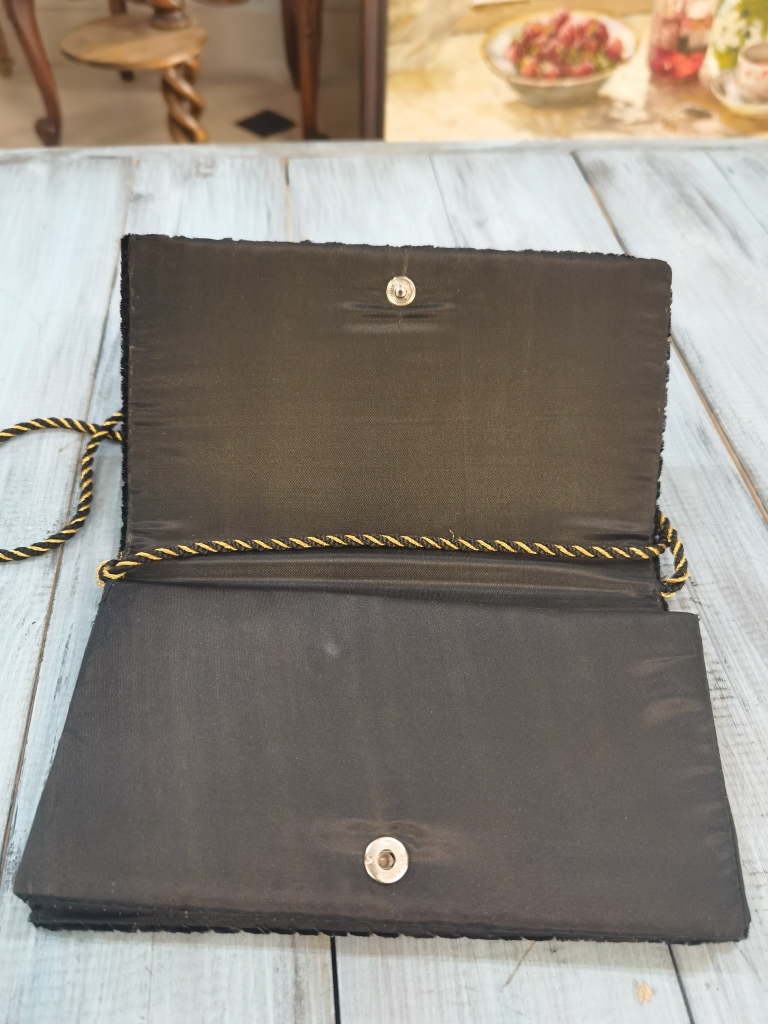 Изящная винтажная сумочка