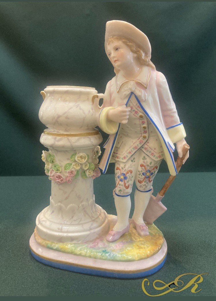Фарфоровая фигурка, подсвечник. " Садовник". Франция. Лимож. 