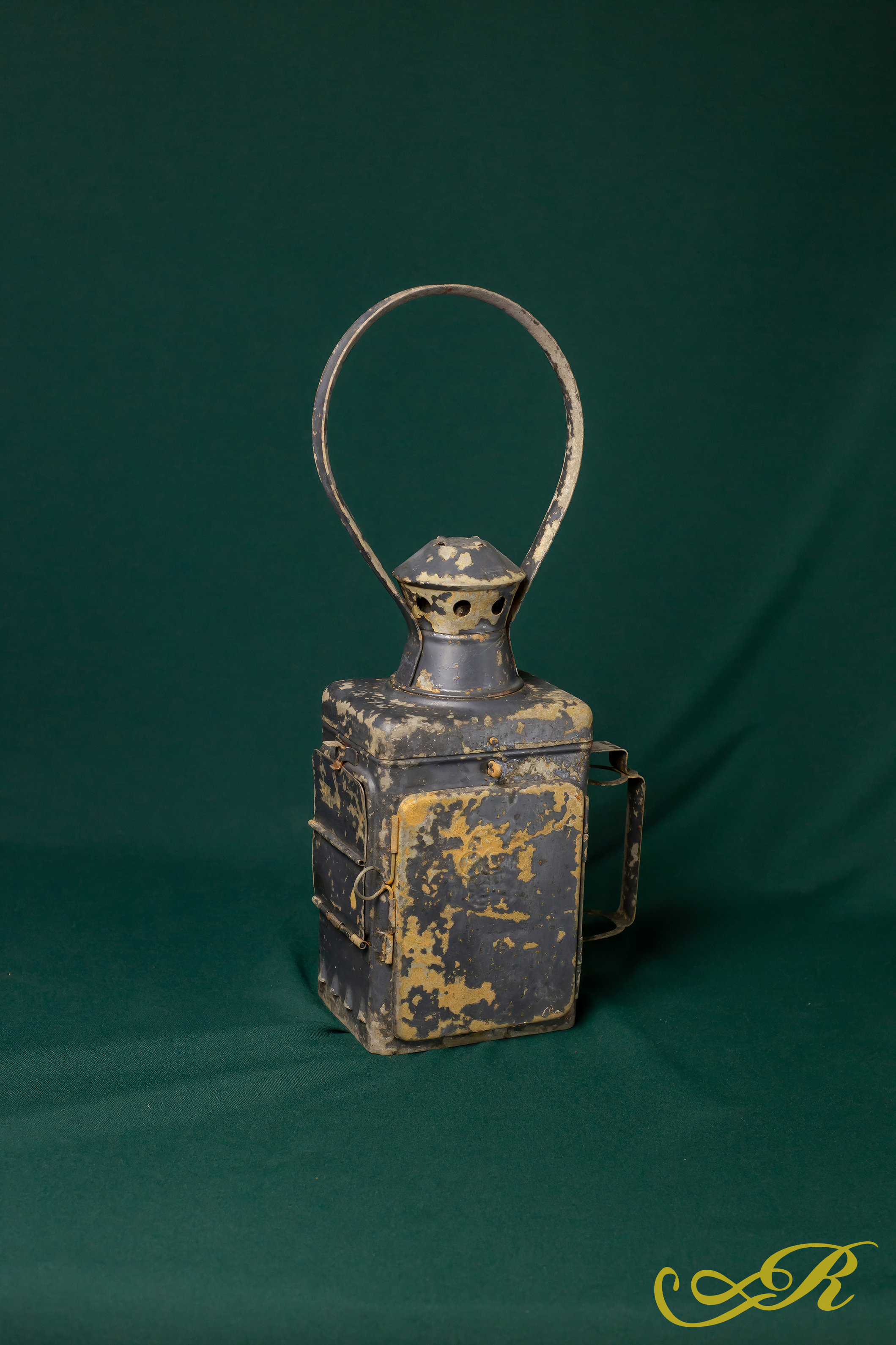 Фонарь керосиновый  железнодорожный , высота 41см, основание 12Х9.5см,состояние на фото.