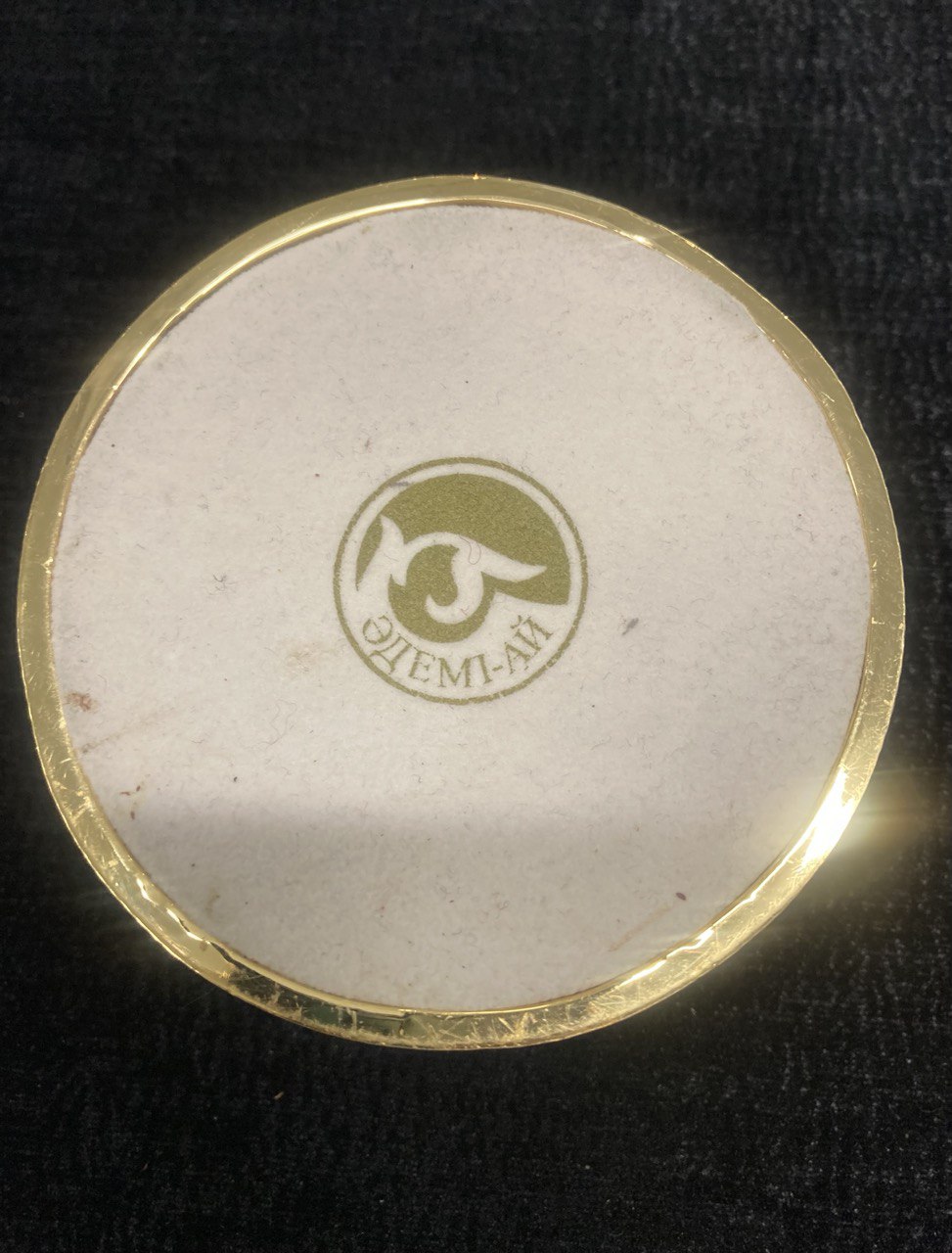 Шкатулка круглая, эмаль, стразы.  d 10 см.