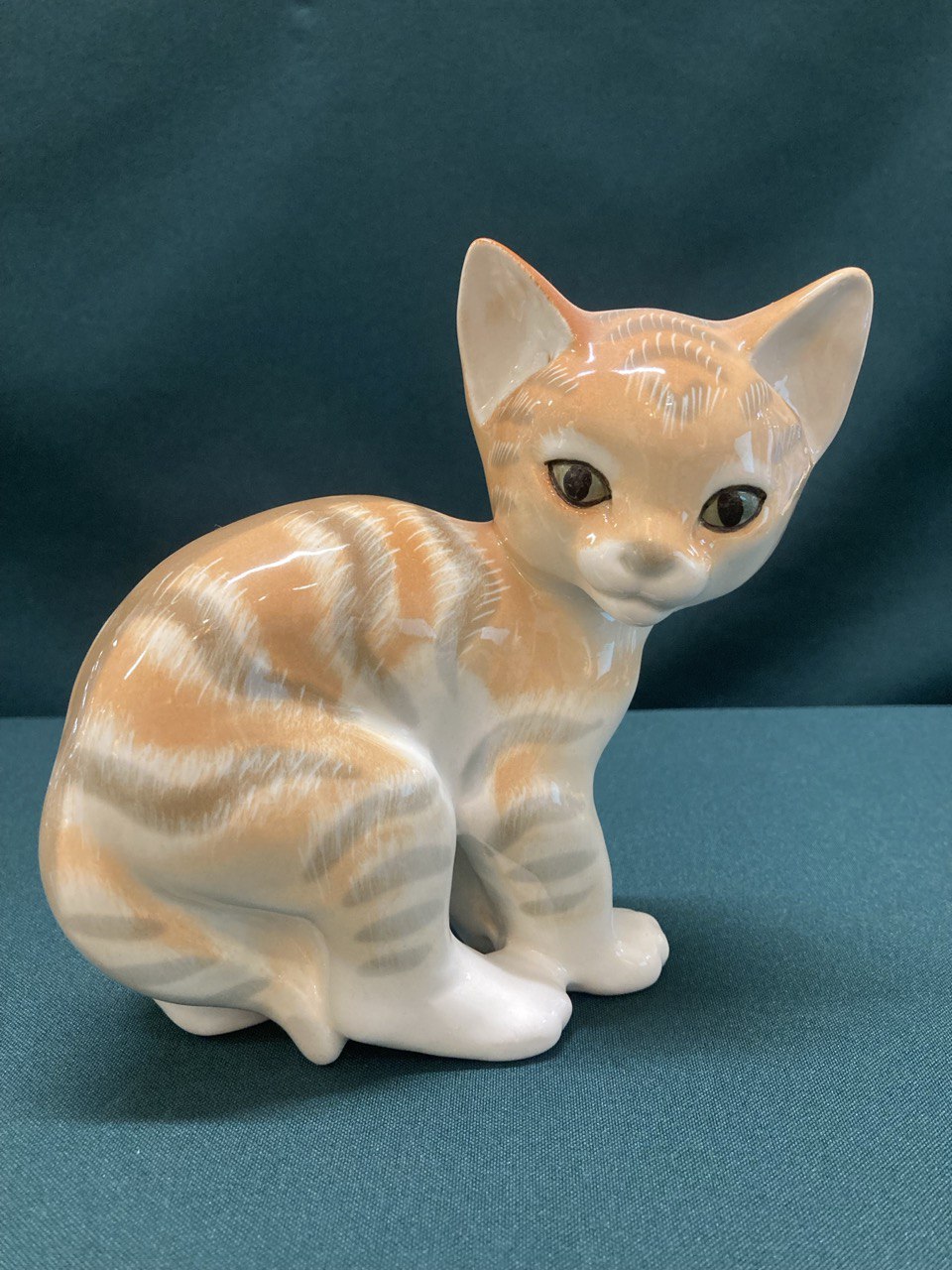 Фарфоровые фигурки " Из отряда кошачьих"