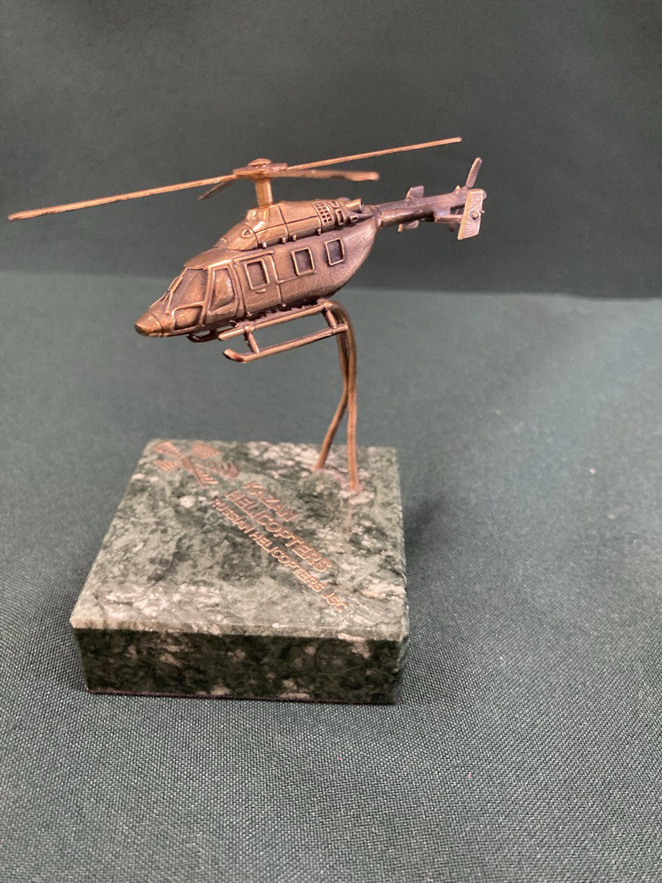 Сувенир "Вертолет" Бронза, латунь, мрамор.